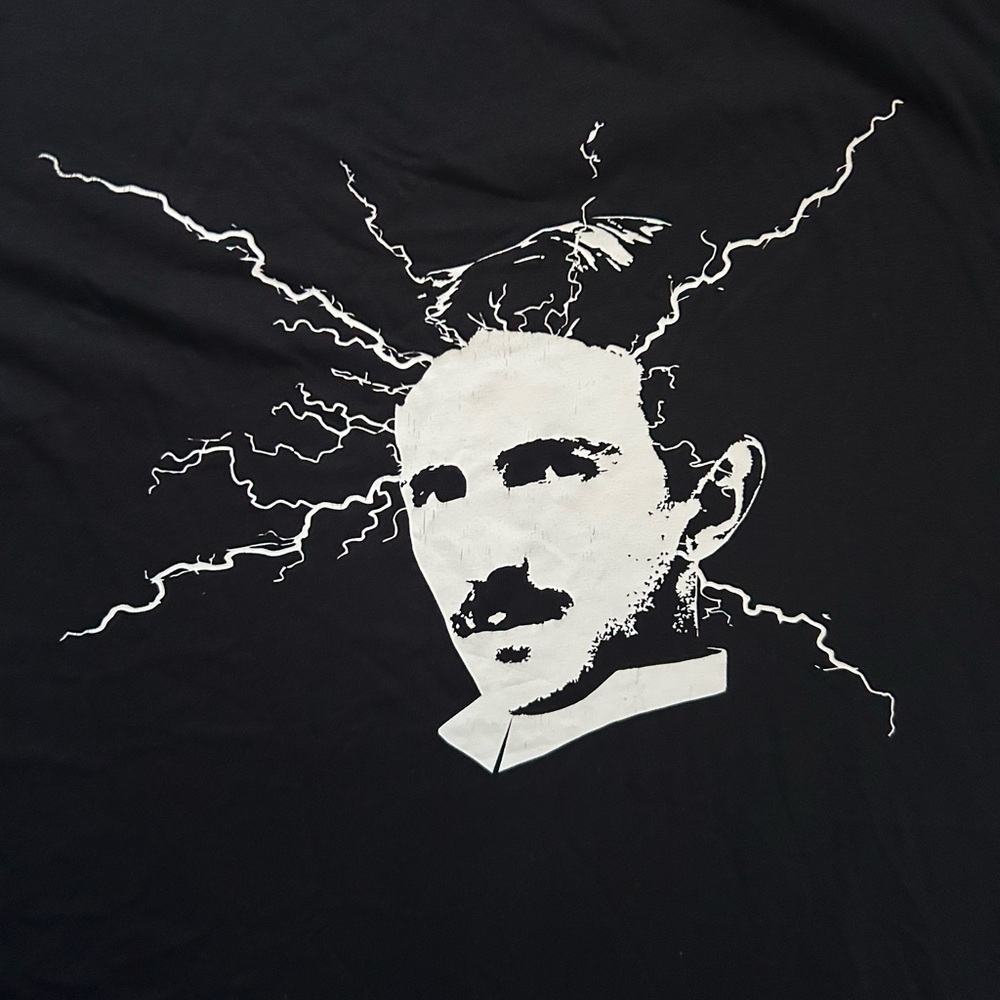 Tesla Graphic Tee with Iconic Design - Picture 4 of 7